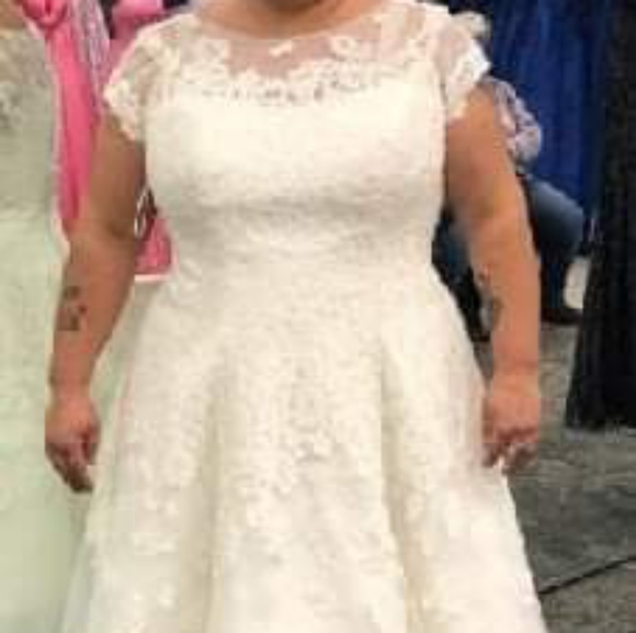 Wedding Dress - Picture 2 of 7